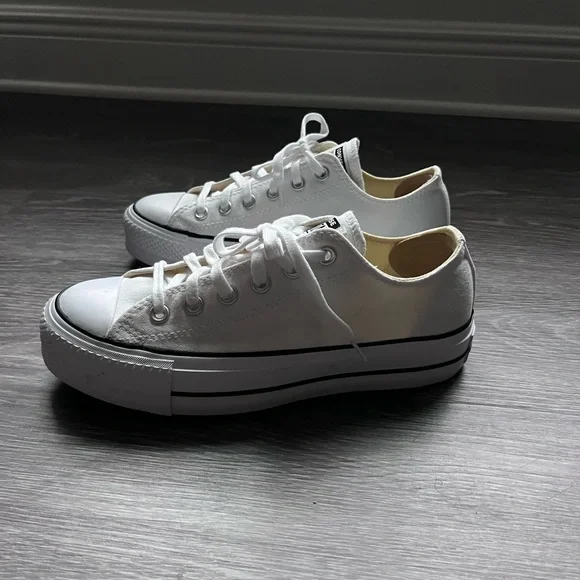 Never Worn! Women’s Converse Chuck Taylor All Star Lift Low-Top Sneaker - White - Picture 2 of 7
